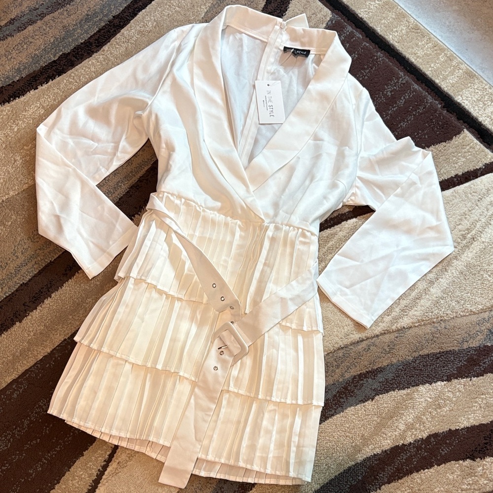 Elegant White Long Sleeve Dress